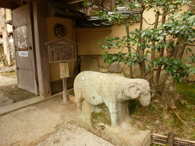 野仏庵正門