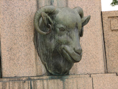 銅像（部分）
